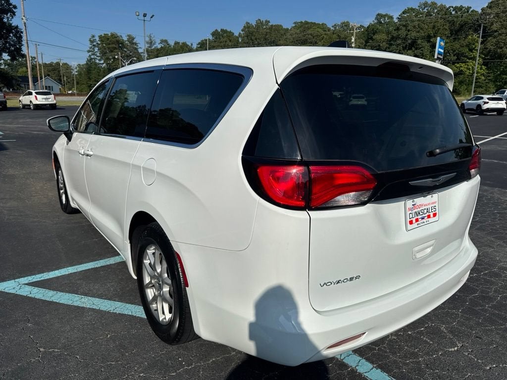2023 Chrysler Voyager LX