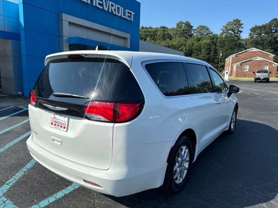 2023 Chrysler Voyager LX